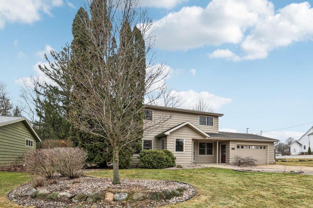 Photo of 203 Melody LANE, Verona, WI 53593 (MLS # 2018191)