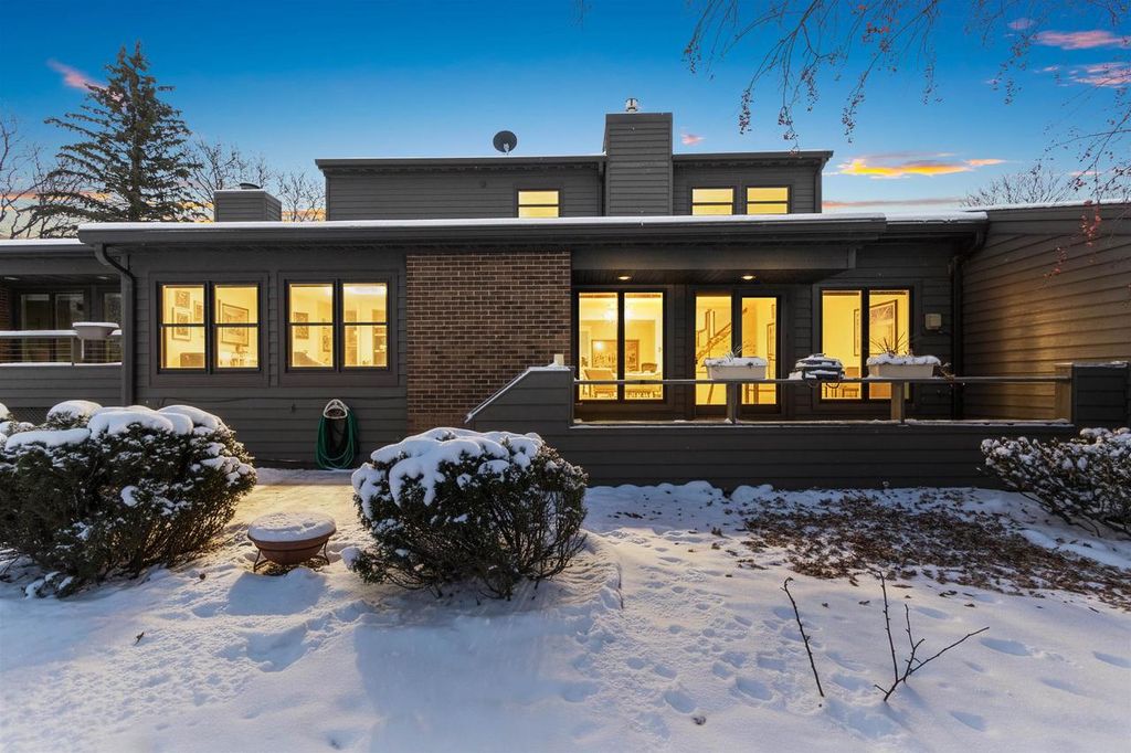 Photo of 112 Webster Heights DRIVE, Green Bay, WI 54301 (MLS # 50318917)