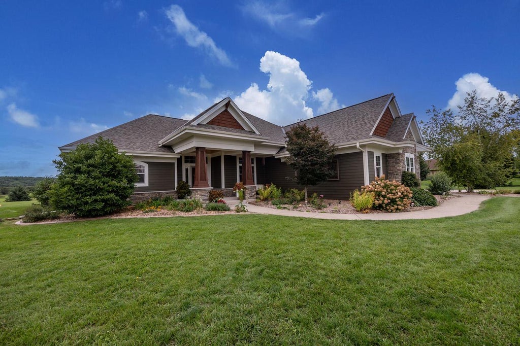 Photo of S84W33185 Brown Bear LANE, Mukwonago, WI 53149 (MLS # 1981380)