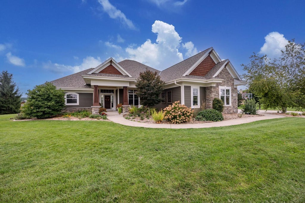 Photo of S84W33185 Brown Bear LANE, Mukwonago, WI 53149 (MLS # 1981380)
