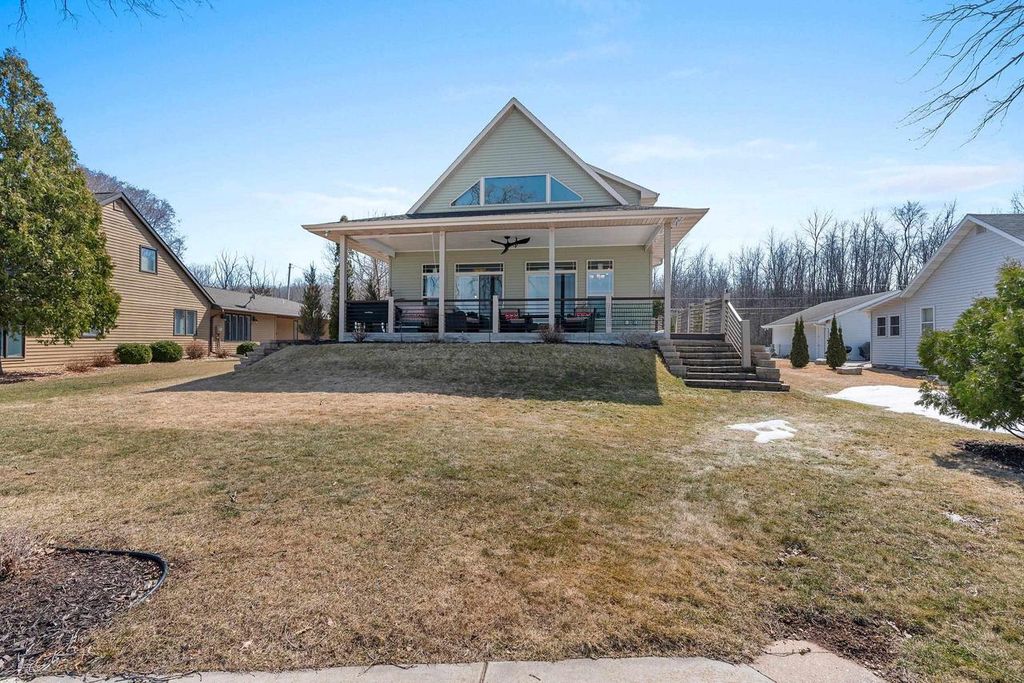 Photo of 4813 Edgewater Beach ROAD, Green Bay, WI 54311 (MLS # 50322965)