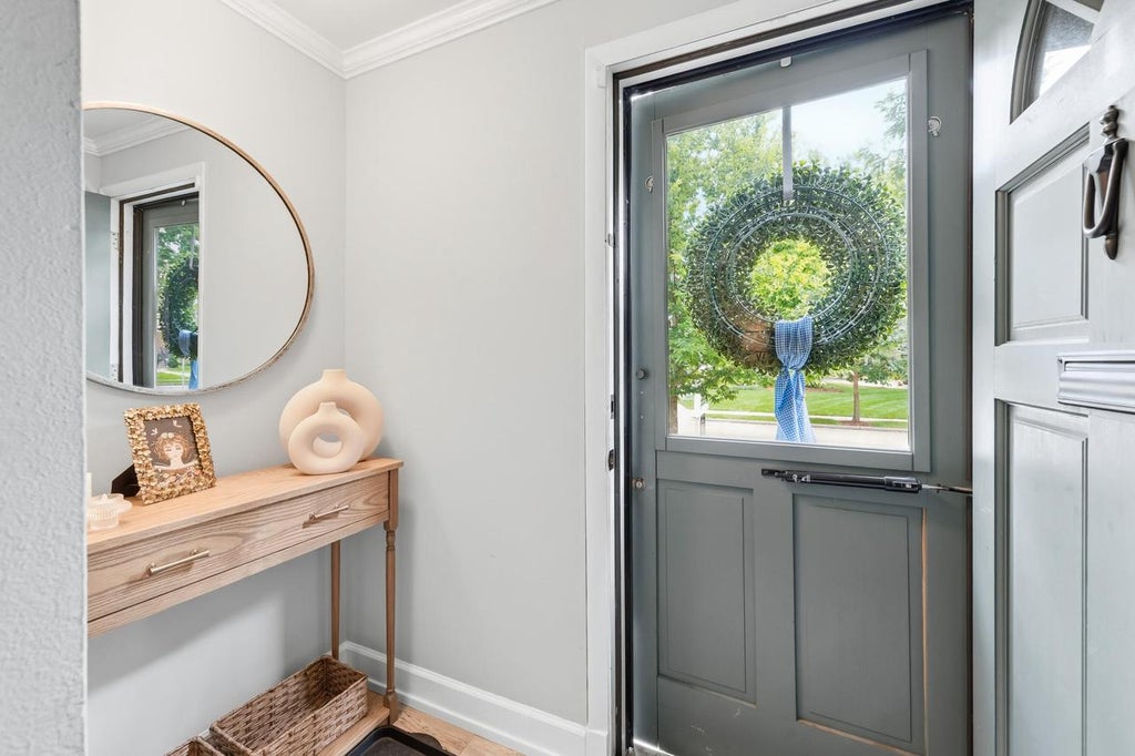 Photo of 808 E Lake Forest AVENUE, Whitefish Bay, WI 53217 (MLS # 1977080)