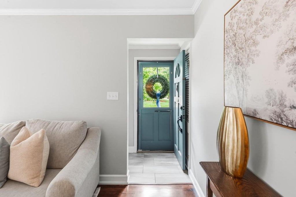 Photo of 808 E Lake Forest AVENUE, Whitefish Bay, WI 53217 (MLS # 1977080)