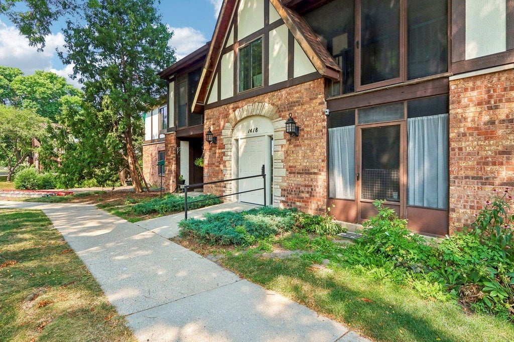 Photo of 1418 Wheeler ROAD #H, Madison, WI 53704 (MLS # 2034584)