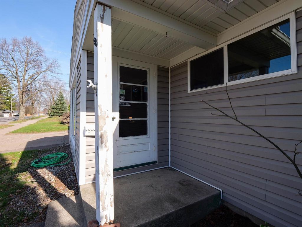 Photo of 913 W Strowbridge STREET, Wausau, WI 54401 (MLS # 22601617)