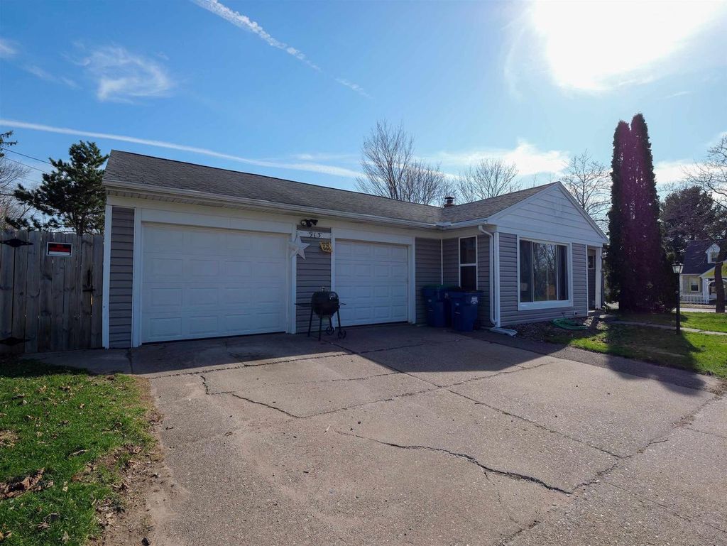 Photo of 913 W Strowbridge STREET, Wausau, WI 54401 (MLS # 22601617)