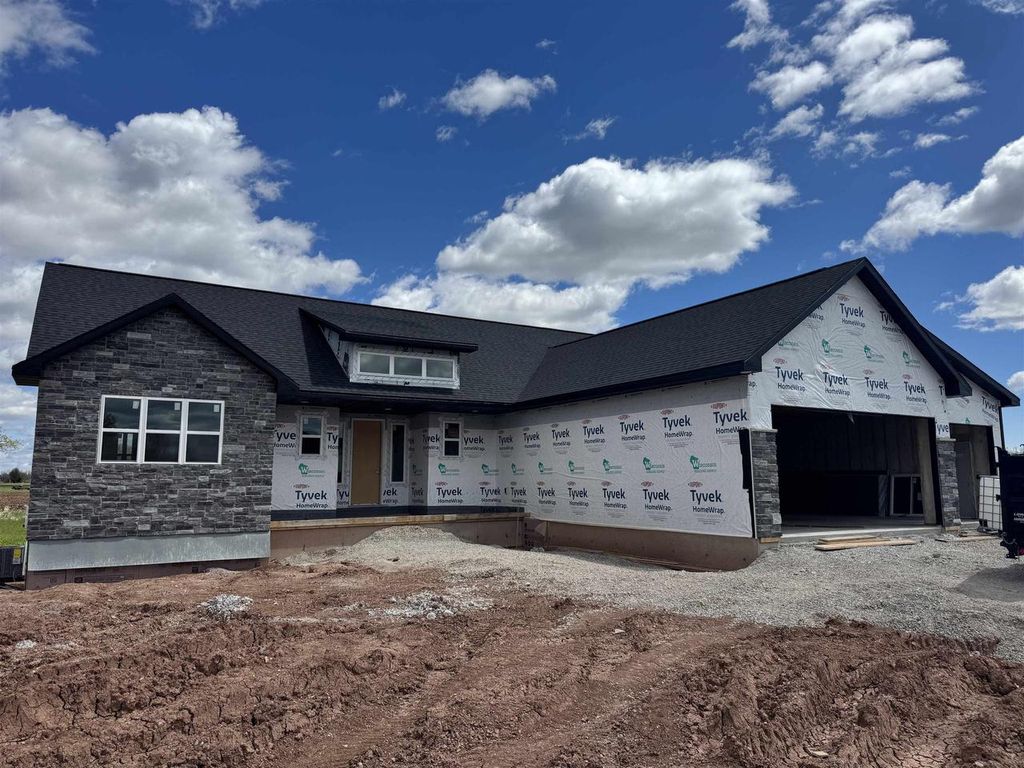 Photo of 1041 Sandpiper DRIVE, Menasha, WI 54952 (MLS # 50325394)