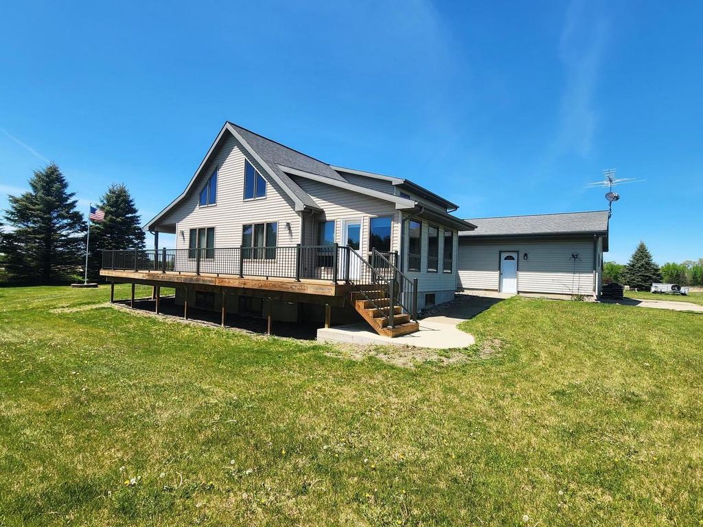 Photo of N6526 State Road 22, Pardeeville, WI 53954 (MLS # 2023432)