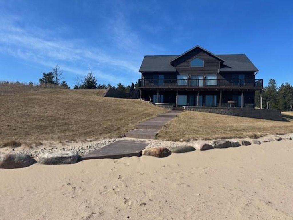 Photo of W5698 Westwater CIRCLE, New Lisbon, WI 53950 (MLS # 2018733)