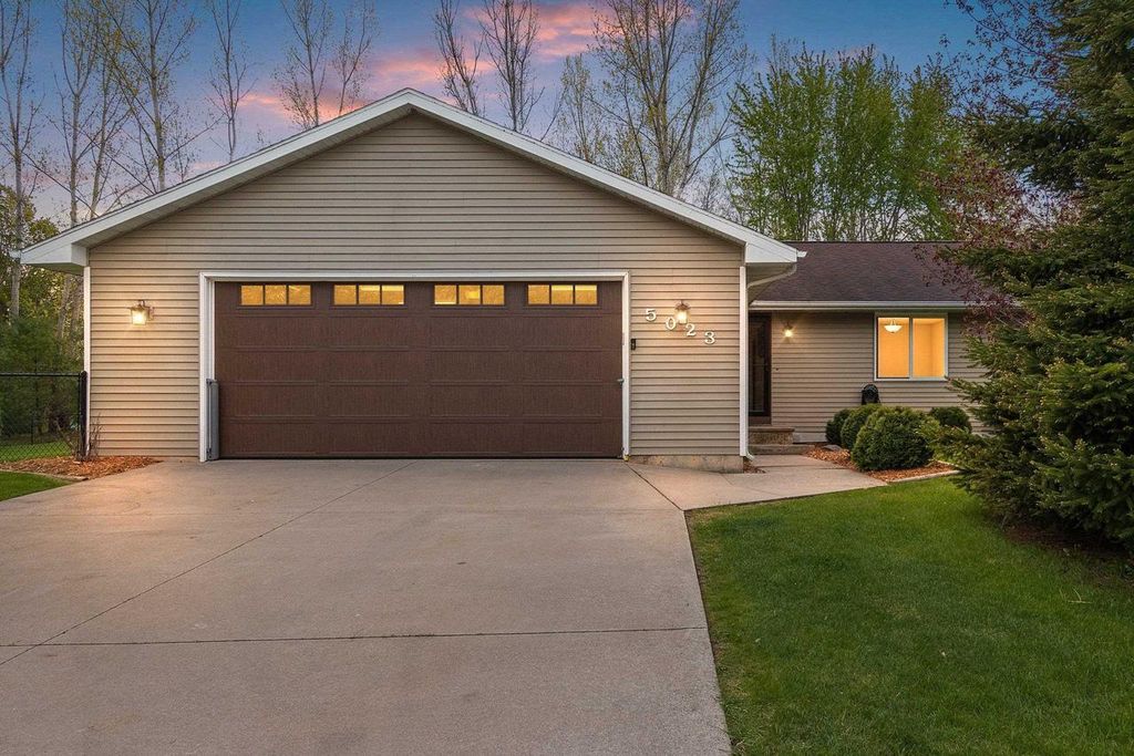 Photo of 5023 Country Breeze LANE, Larsen, WI 54947 (MLS # 50325013)