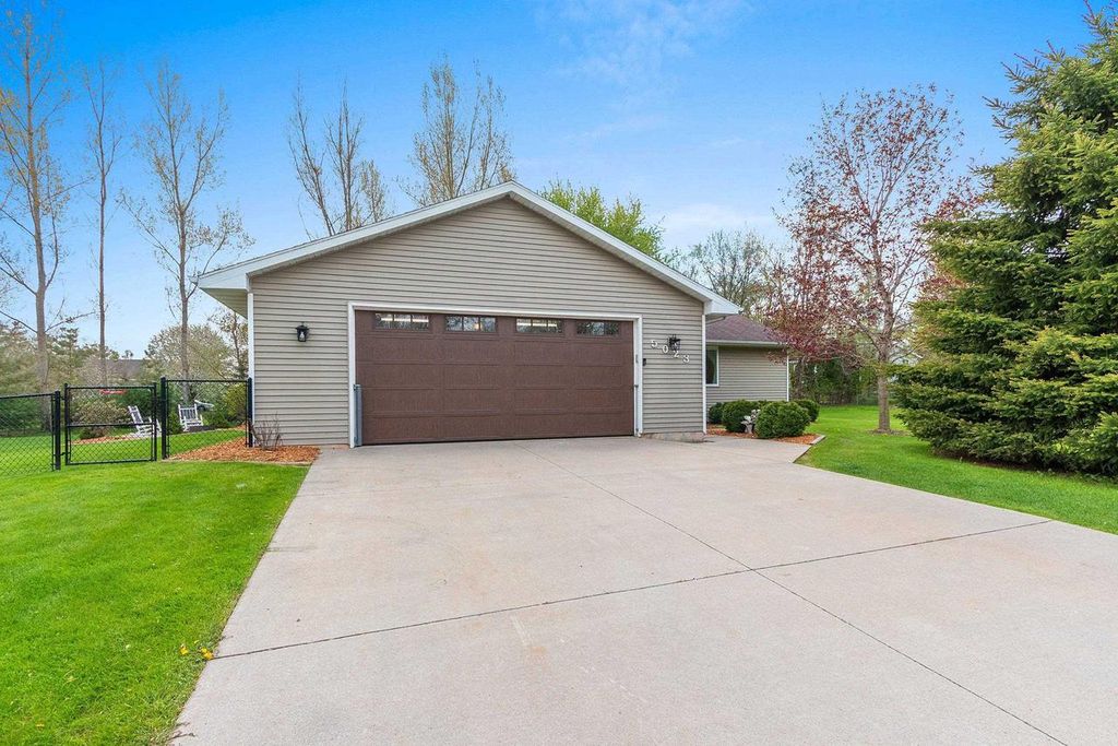 Photo of 5023 Country Breeze LANE, Larsen, WI 54947 (MLS # 50325013)