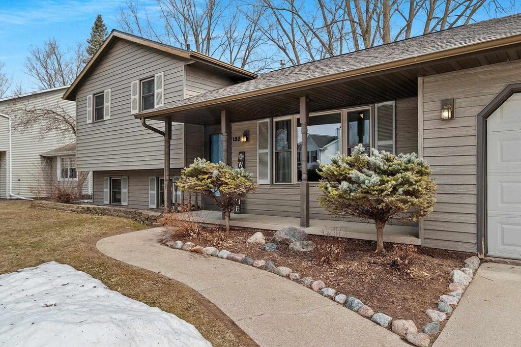 Photo of 1327 Sandstone PLACE, Green Bay, WI 54313 (MLS # 50322739)