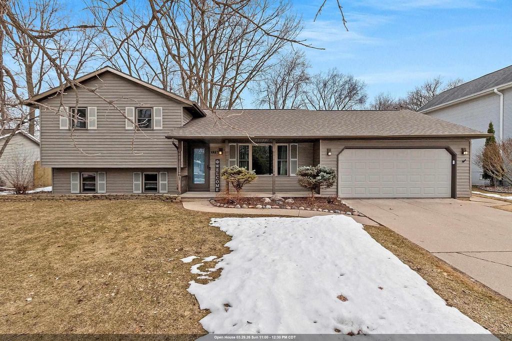 Photo of 1327 Sandstone PLACE, Green Bay, WI 54313 (MLS # 50322739)