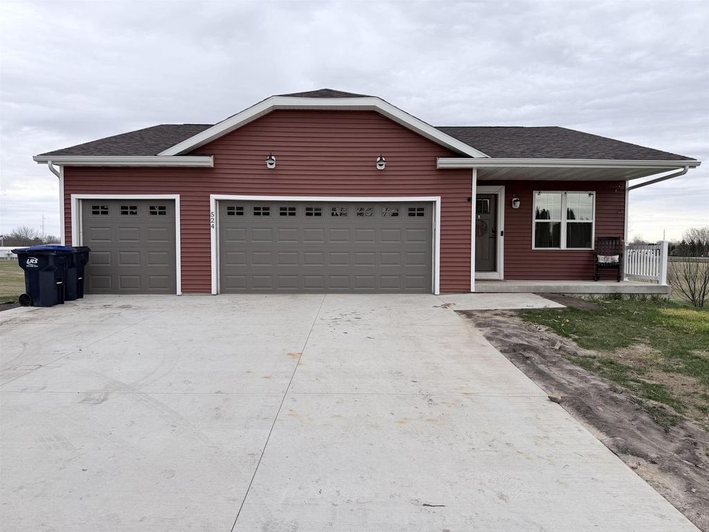 Photo of 524 S Main STREET, Juneau, WI 53039 (MLS # 2021011)