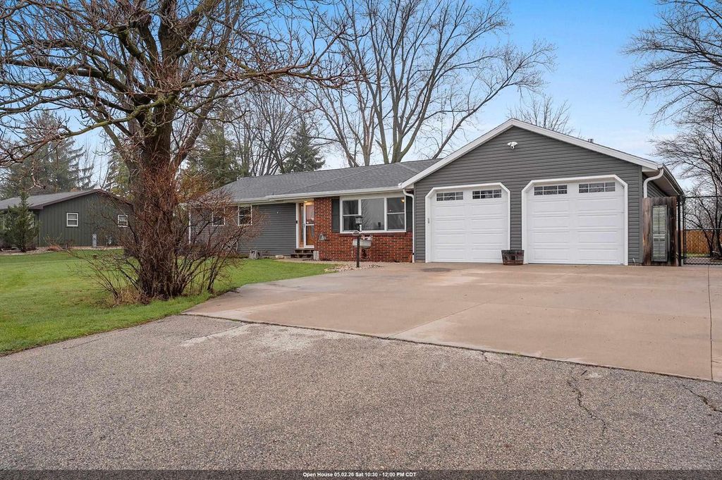 Photo of 5000 N French ROAD, Appleton, WI 54913 (MLS # 50324400)