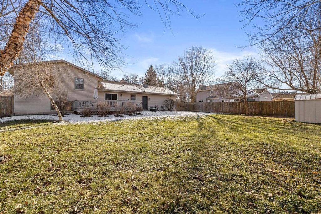 Photo of 702 Fox Knoll DRIVE, Waterford, WI 53185 (MLS # 1947668)