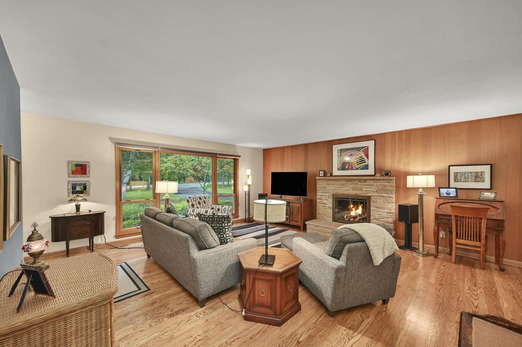 Photo of 4615 W Sunnydale LANE, Mequon, WI 53092 (MLS # 1975551)