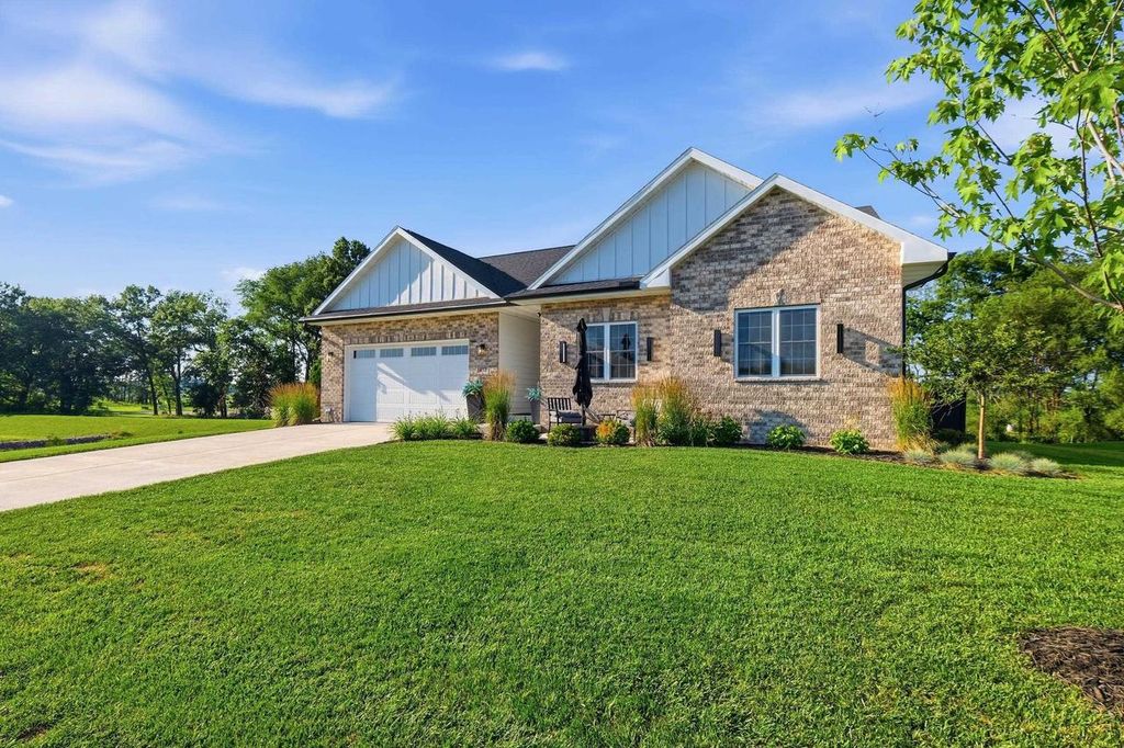 Photo of 413 Gunderson DRIVE, Portage, WI 53901 (MLS # 2027493)