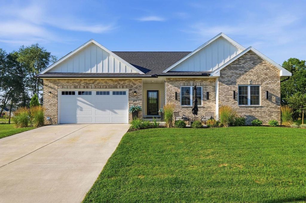 Photo of 413 Gunderson DRIVE, Portage, WI 53901 (MLS # 2027493)