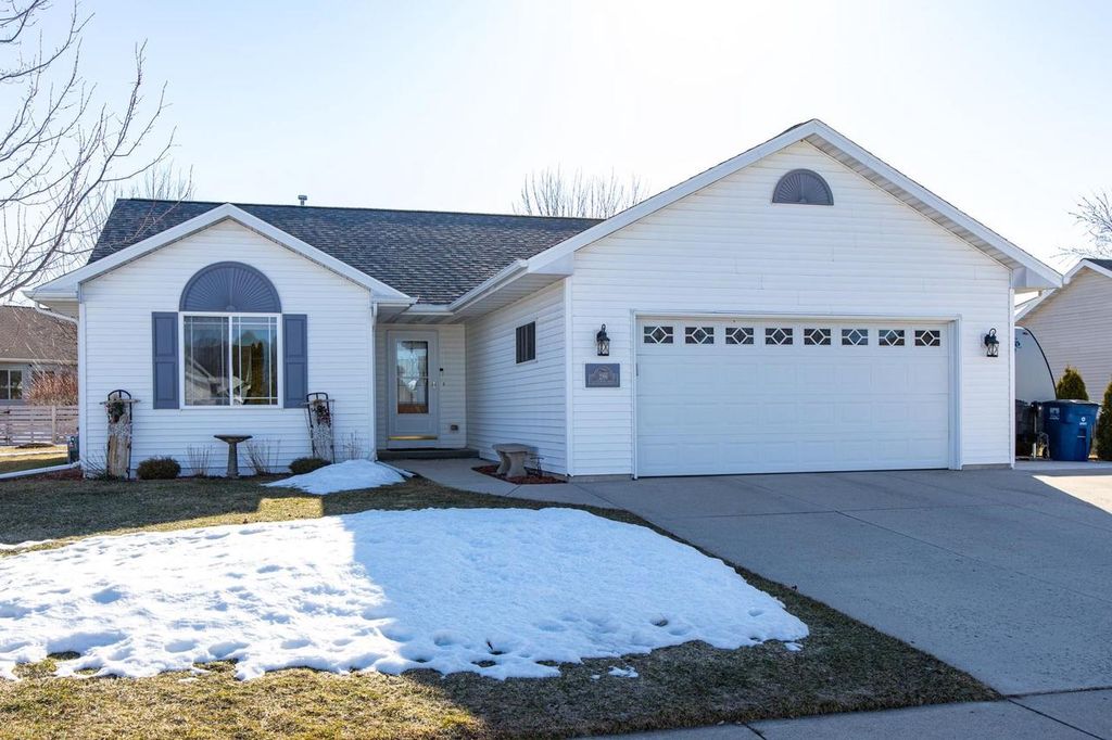 Photo of 286 Goldenrod DRIVE, Omro, WI 54963 (MLS # 50322664)