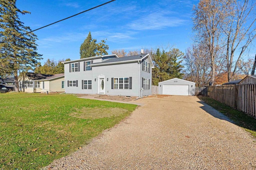 Photo of 508 Waupaca STREET, Fremont, WI 54940 (MLS # 50318351)