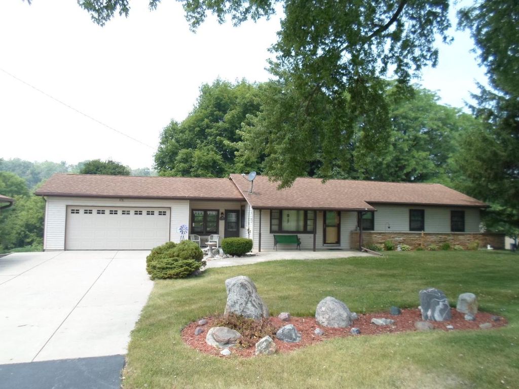 Photo of N1705 Poplar Grove ROAD, Lebanon,lebanon, WI 53098 (MLS # 2028399)