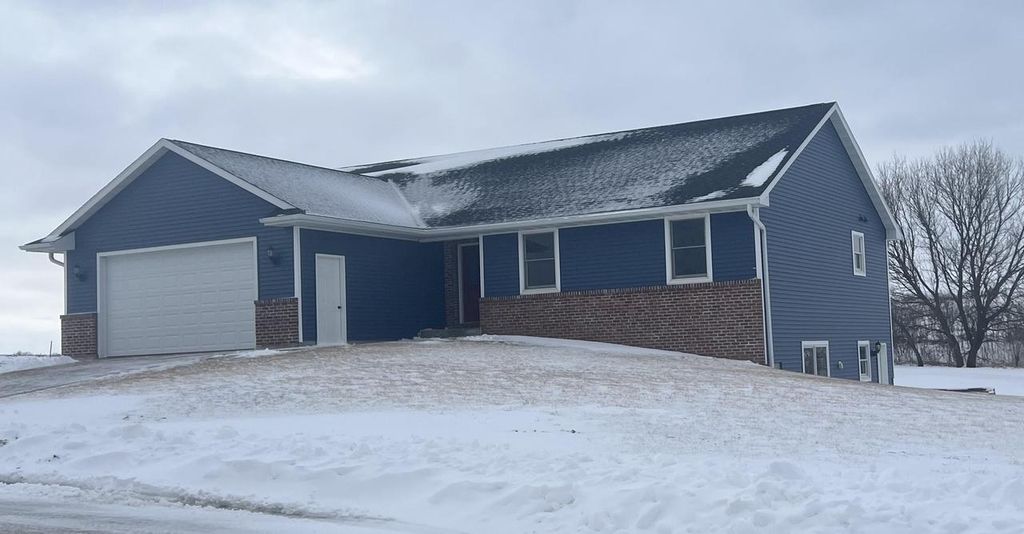 Photo of 1595 Cornerstone CIRCLE, Platteville, WI 53818 (MLS # 2017005)