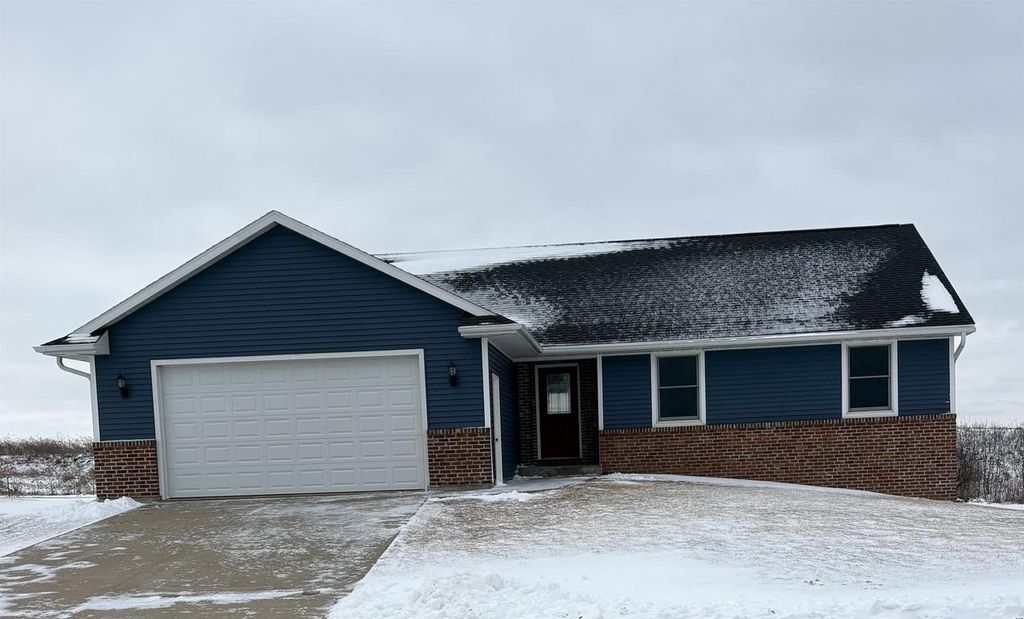 Photo of 1595 Cornerstone CIRCLE, Platteville, WI 53818 (MLS # 2017005)