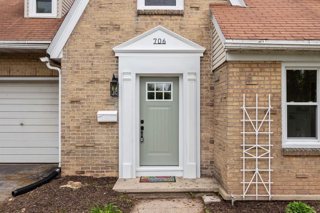 Photo of 706 Lincoln STREET, Neenah, WI 54956 (MLS # 50325921)