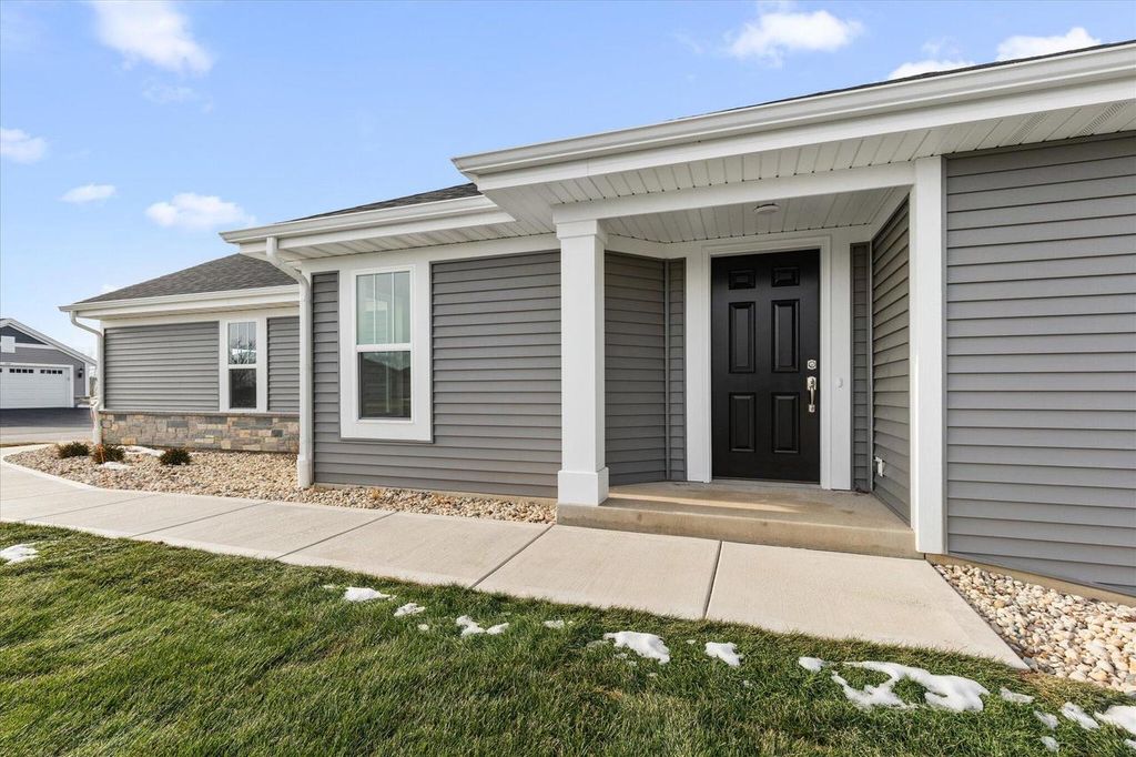 Photo of 500 Hunter Oaks BOULEVARD #1002, Watertown, WI 53094 (MLS # 1959480)