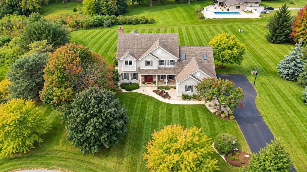 Photo of 11235 N Westwood CIRCLE, Mequon, WI 53097 (MLS # 1982772)