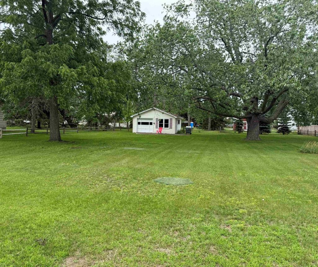 Photo of 816 Pine Beach ROAD, Marinette, WI 54143 (MLS # 50328519)