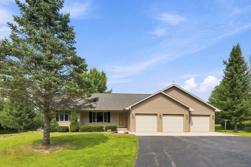 Photo of 1075 Kim LANE, Little Suamico, WI 54141 (MLS # 50330762)