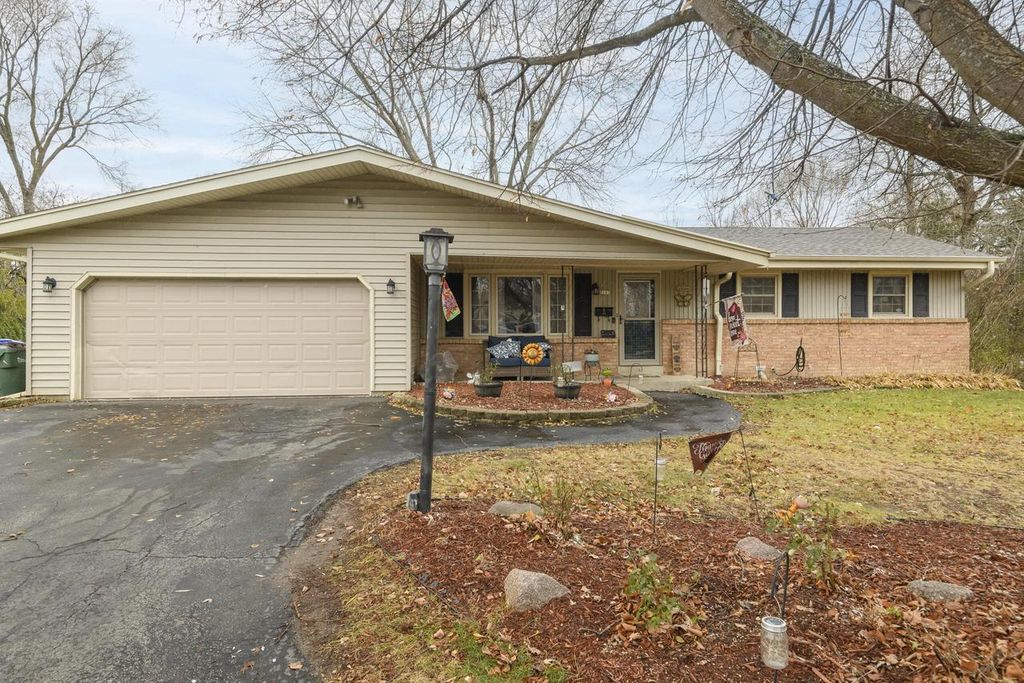 Photo of 5107 Russell COURT EAST COURT E, Greendale, WI 53129 (MLS # 1942104)