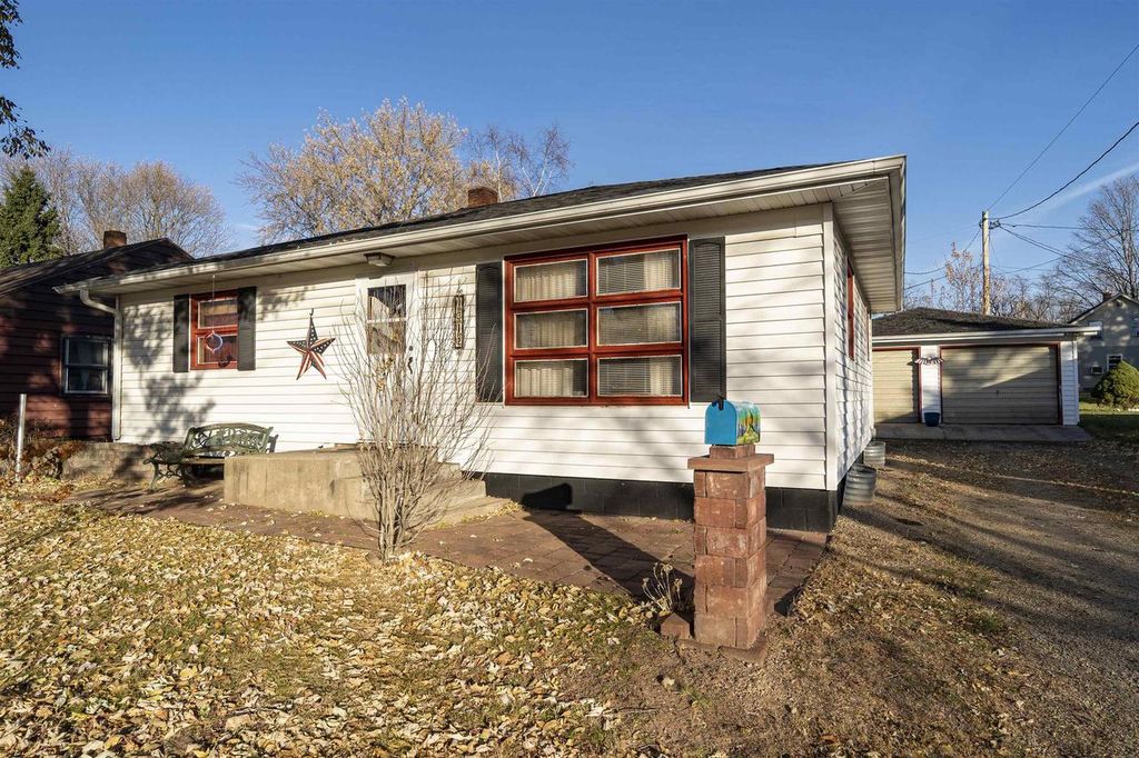 Photo of 1312 Jefferson STREET, New London, WI 54961 (MLS # 50318295)