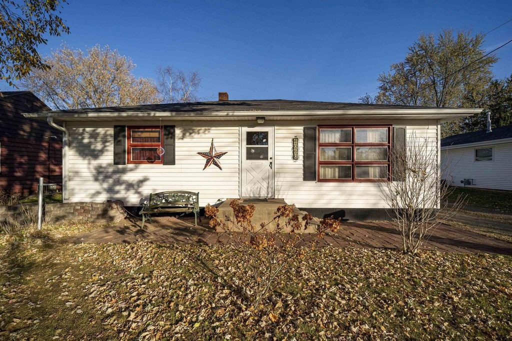 Photo of 1312 Jefferson STREET, New London, WI 54961 (MLS # 50318295)