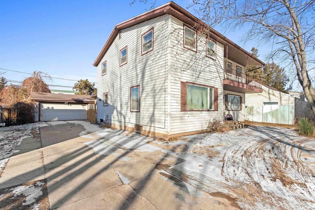 Photo of 1312 S Riverdale DRIVE, Appleton, WI 54914 (MLS # 50320105)