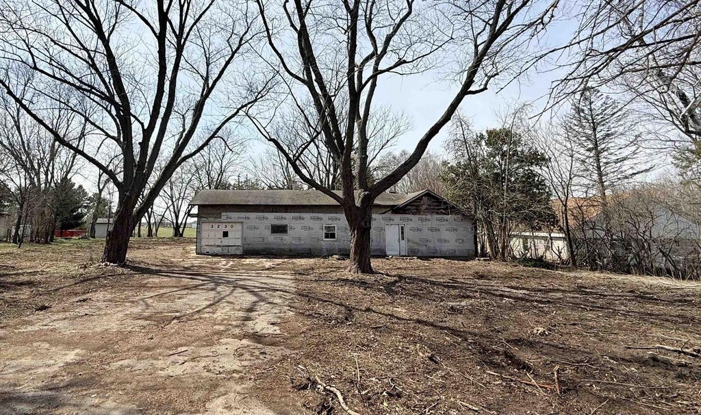 Photo of 3230 S Oakhill AVENUE, Janesville, WI 53546 (MLS # 2020498)
