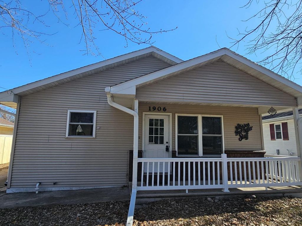 Photo of 1906 Mitchell STREET, Oshkosh, WI 54901 (MLS # 50321749)