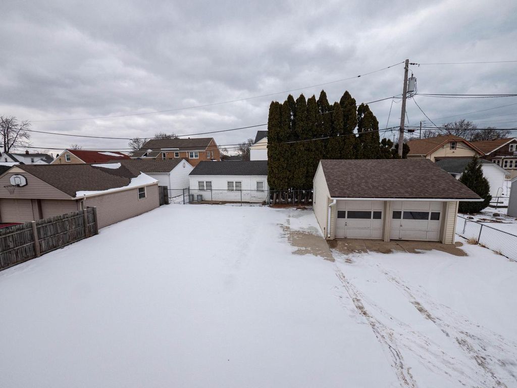 Photo of 2102 E Howard AVENUE #2104, Saint Francis, WI 53235 (MLS # 1949237)