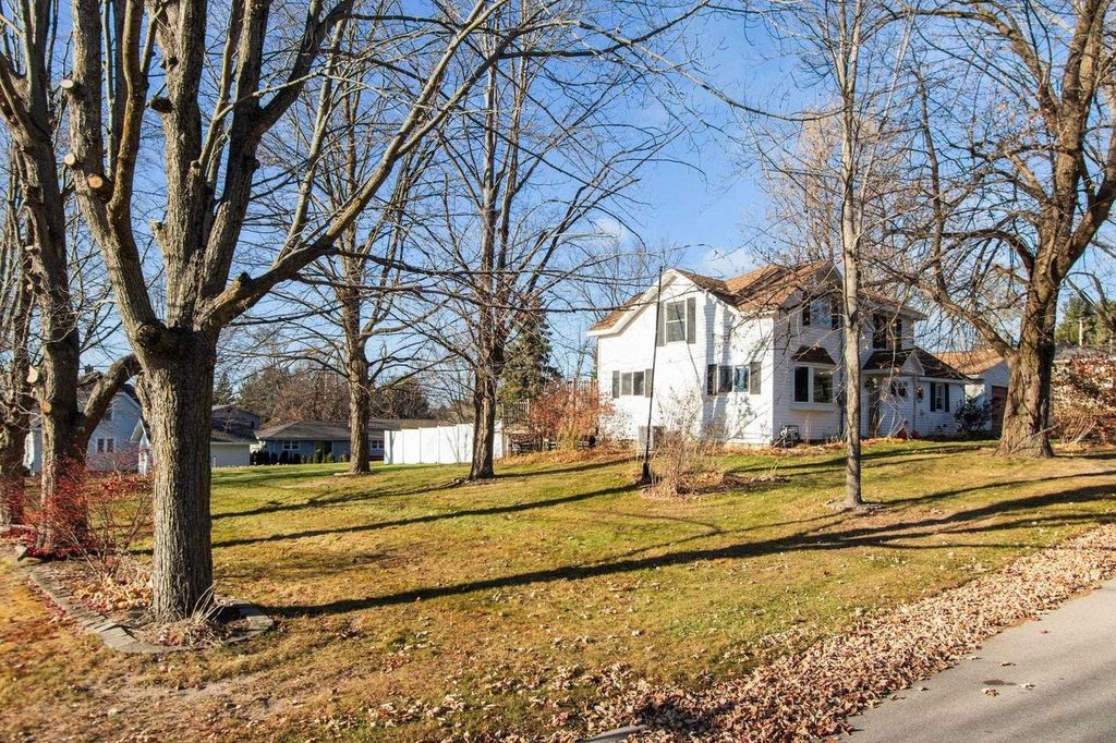 Photo of 211 N Briggs STREET, Hortonville, WI 54944 (MLS # 50318187)