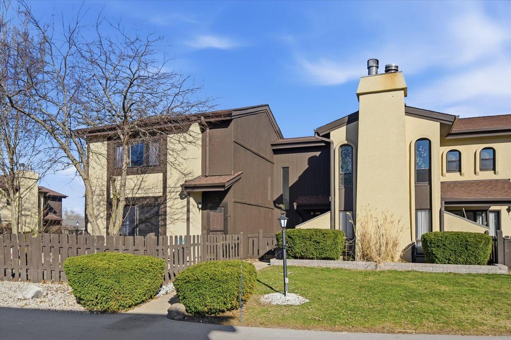 Photo of 5270 Somerset LANE #S, Milwaukee, WI 53221 (MLS # 1954934)