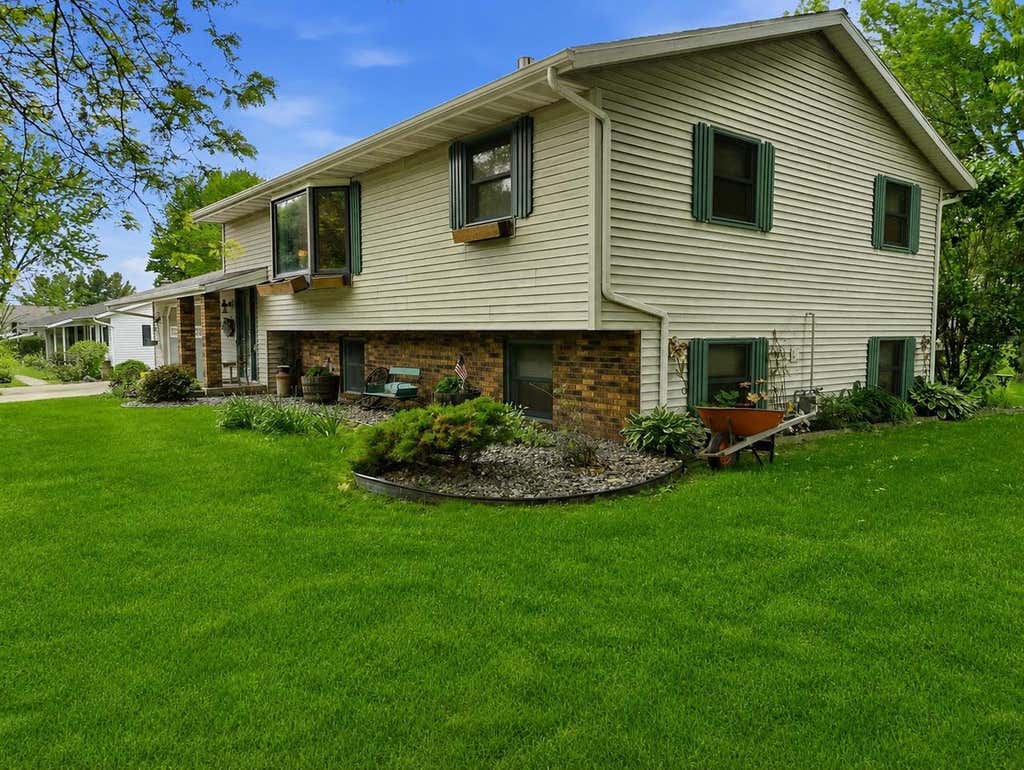 Photo of 1019 W Upham STREET, Marshfield, WI 54449 (MLS # 22604033)