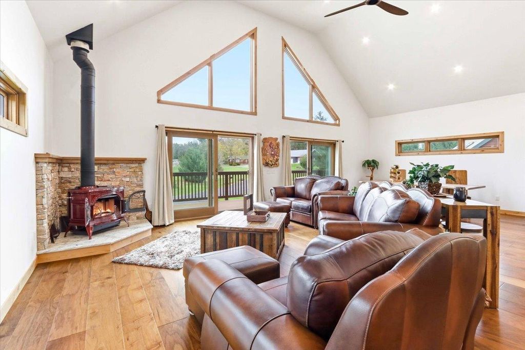 Photo of 1128 Grand Pines CIRCLE, Wisconsin Dells, WI 53965 (MLS # 2021947)
