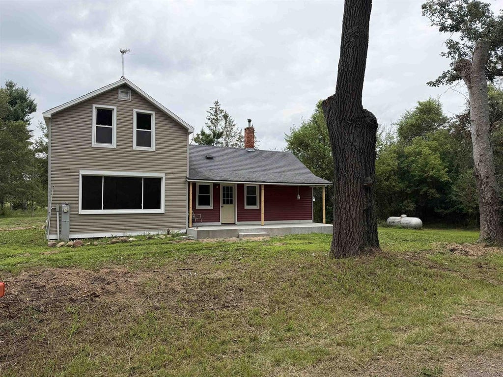 Photo of 196 Edgewood Dr ROAD, Oxford, WI 53952 (MLS # 2030030)