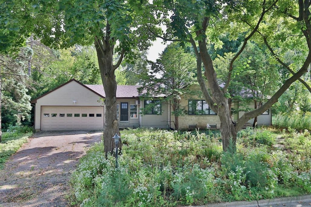 Photo of 713 Redland DRIVE, Madison, WI 53714 (MLS # 2012565)