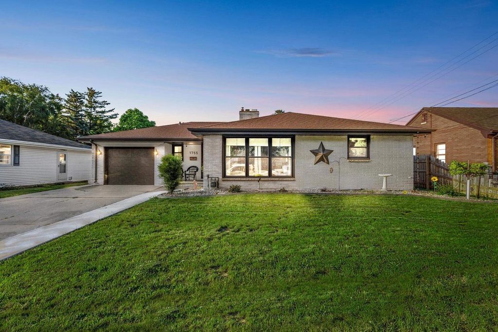 Photo of 1755 Kimball STREET, Green Bay, WI 54302 (MLS # 50320616)