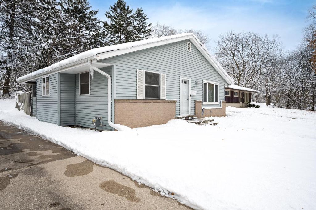 Photo of 4640 W brentwood COURT, Milwaukee, WI 53223 (MLS # 1944716)