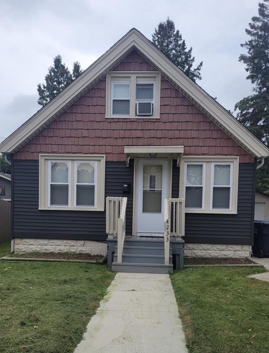 Photo of 4233 W Sieben PLACE, Milwaukee, WI 53216 (MLS # 1936496)