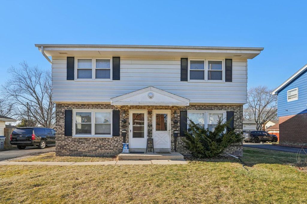 Photo of 4911 N 105th STREET #4913, Milwaukee, WI 53225 (MLS # 1947678)